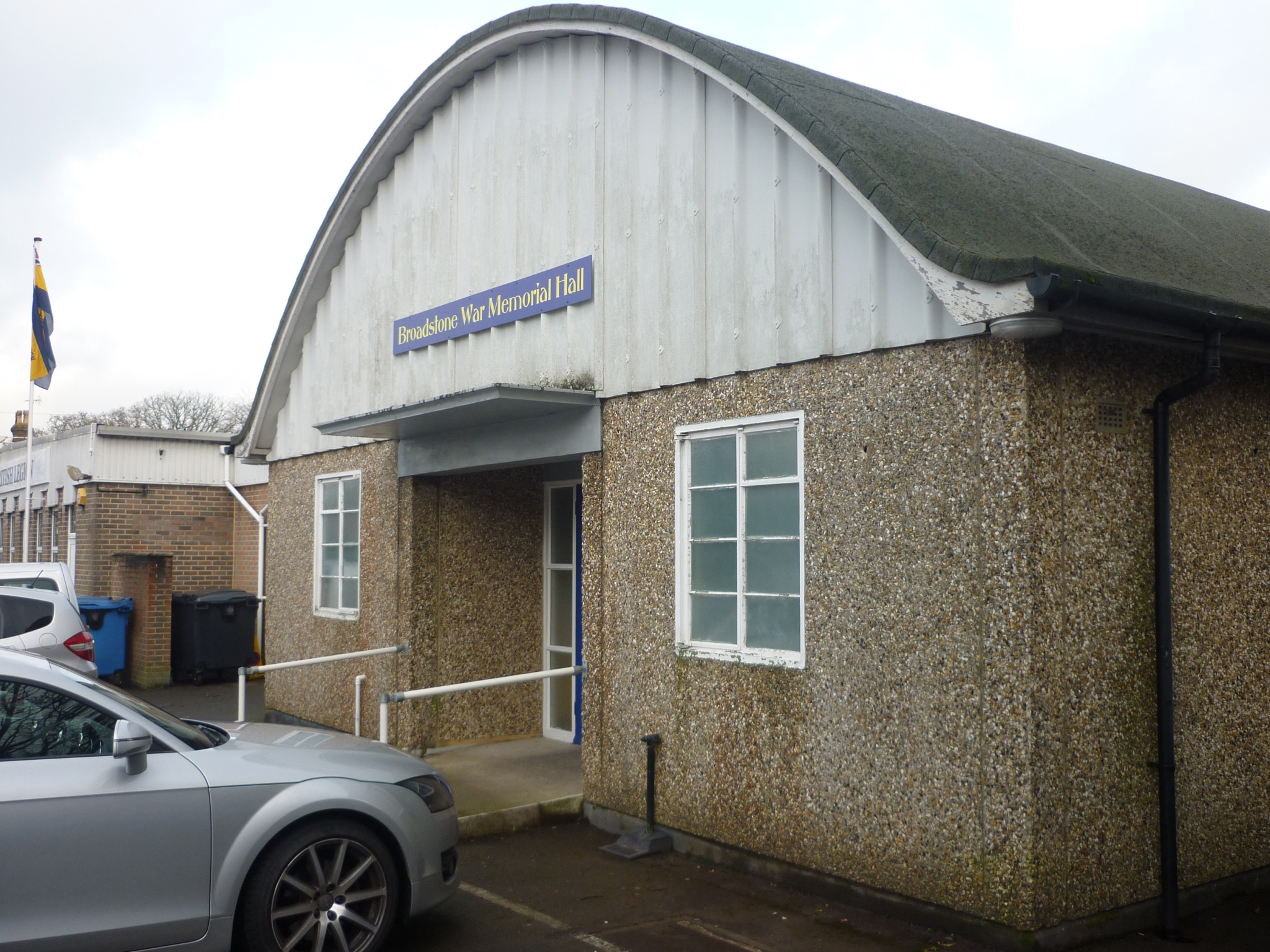 BROADSTONE MEMORIAL HALL War Memorials Online